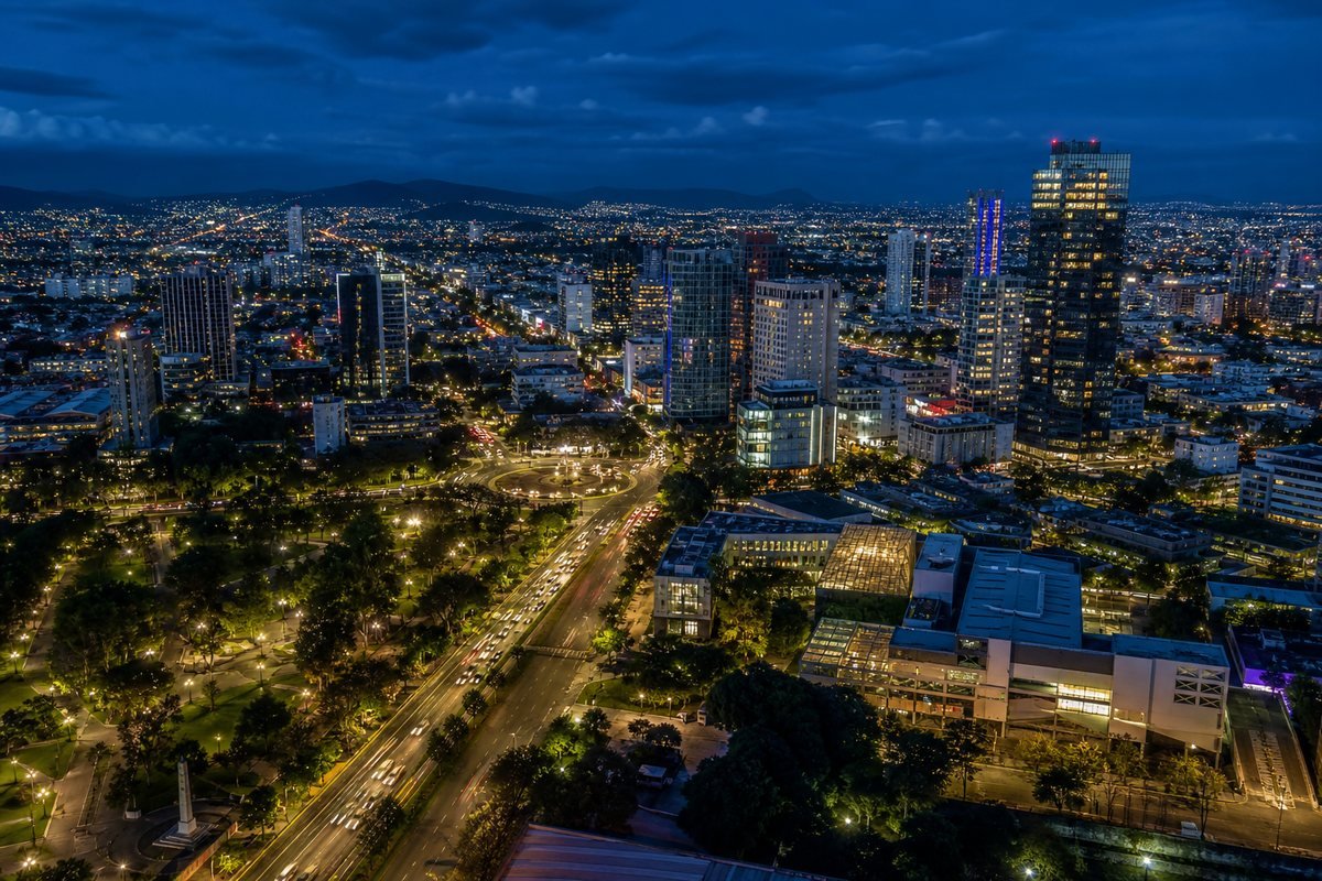 Vista nocturna de la Zona Metropolitana de Guadalajara